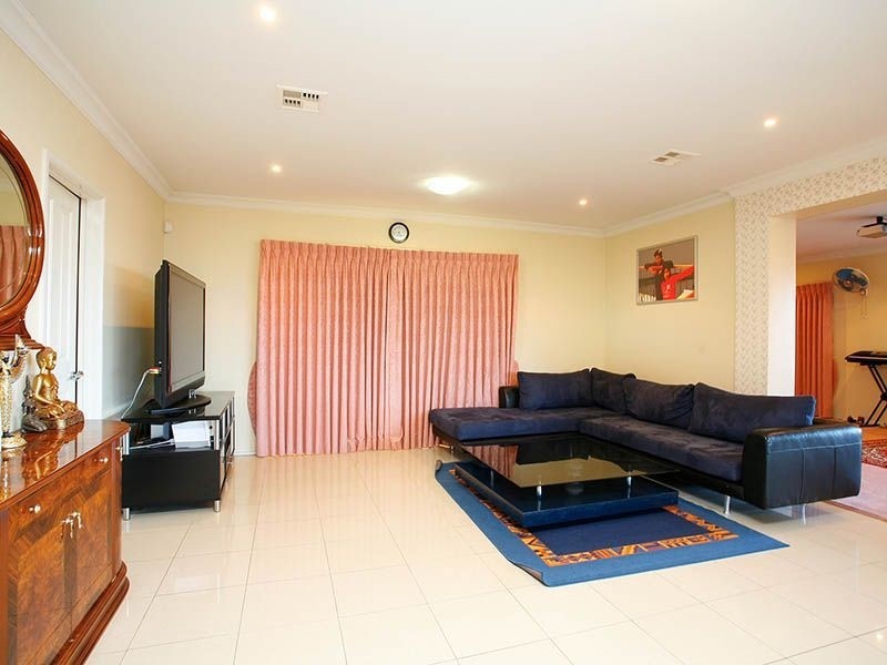 13 Narelle Court, Mill Park VIC 3082
