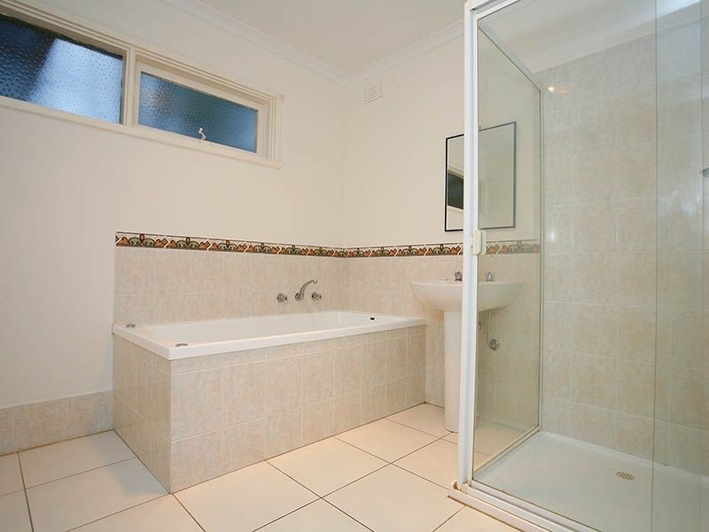 25 Risdon Drive, Notting Hill VIC 3168