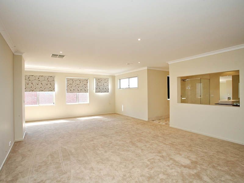 17 SARGOOD DRIVE, South Morang VIC 3752