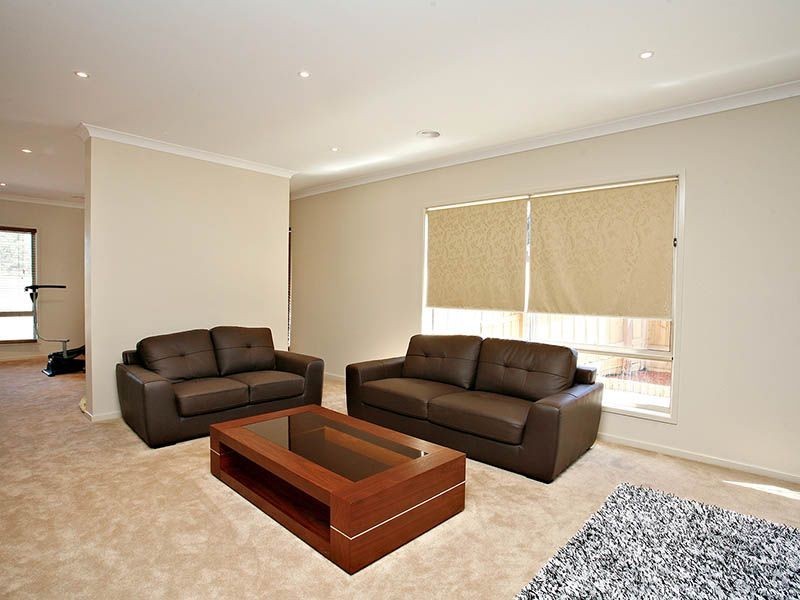 17 SARGOOD DRIVE, South Morang VIC 3752