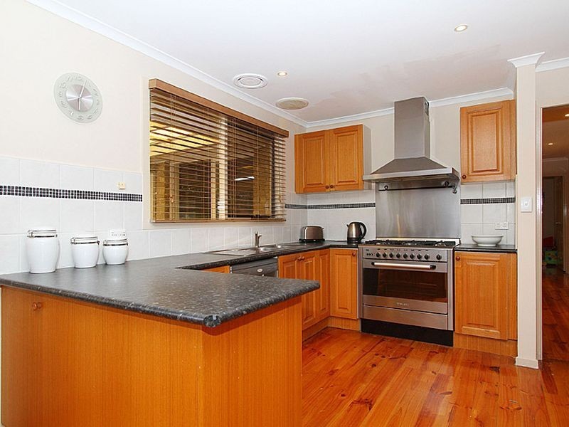 121 Mill Park Drive, Mill Park VIC 3082