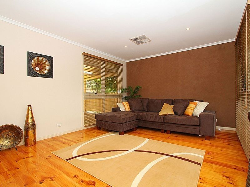 121 Mill Park Drive, Mill Park VIC 3082