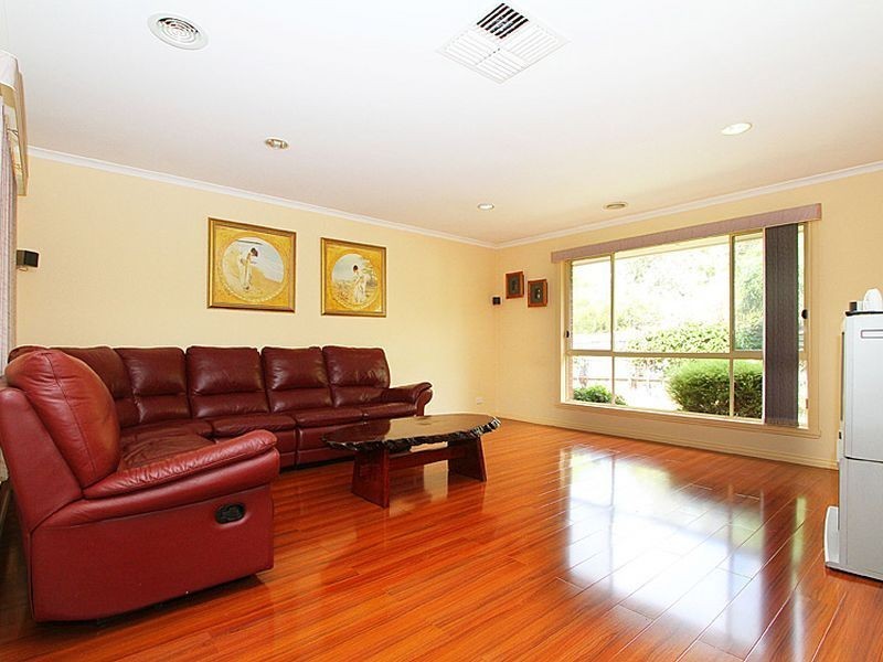 13 St Claire Avenue, South Morang VIC 3752