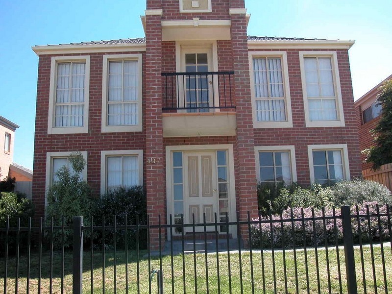 137 The Lakes Boulevard, South Morang VIC 3752