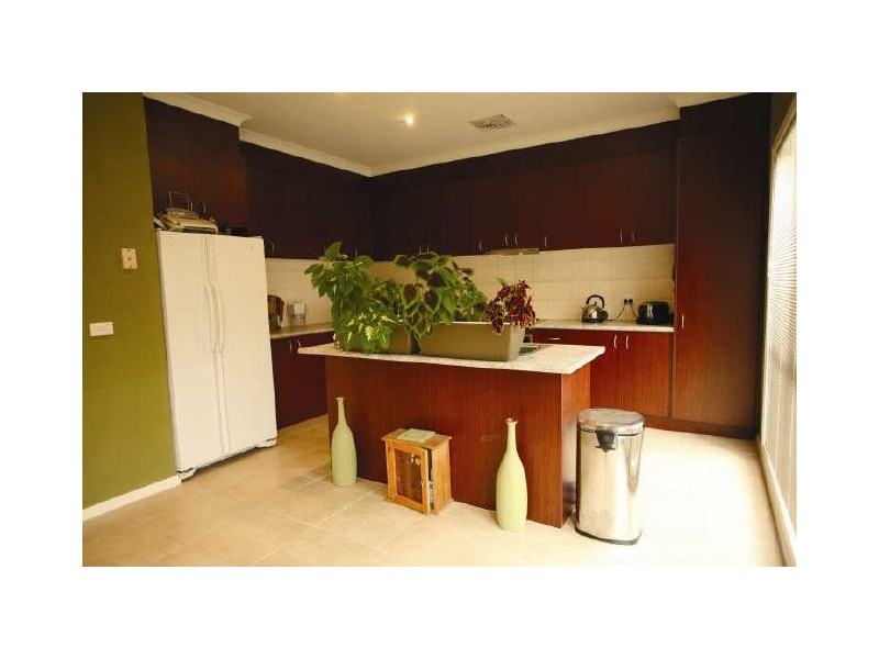 9 Hollyhock Walk, South Morang VIC 3752