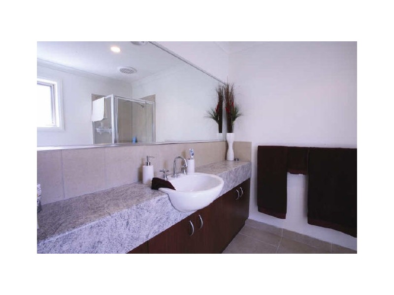 9 Hollyhock Walk, South Morang VIC 3752