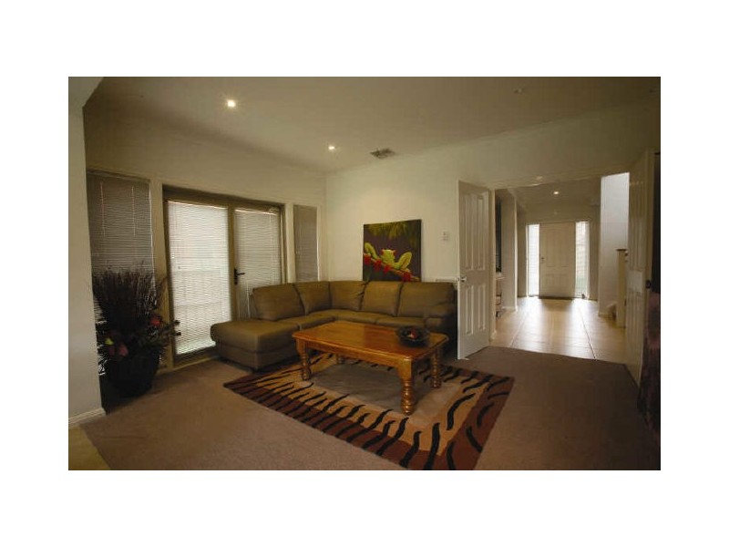9 Hollyhock Walk, South Morang VIC 3752
