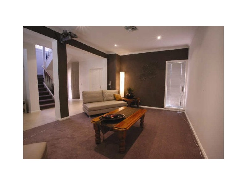 9 Hollyhock Walk, South Morang VIC 3752