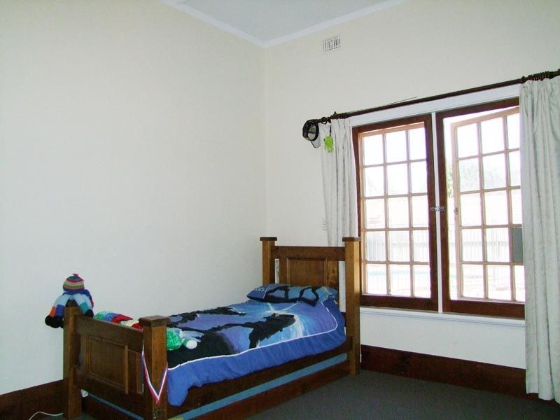 9 Pine Ave, Kingston Park SA 5049