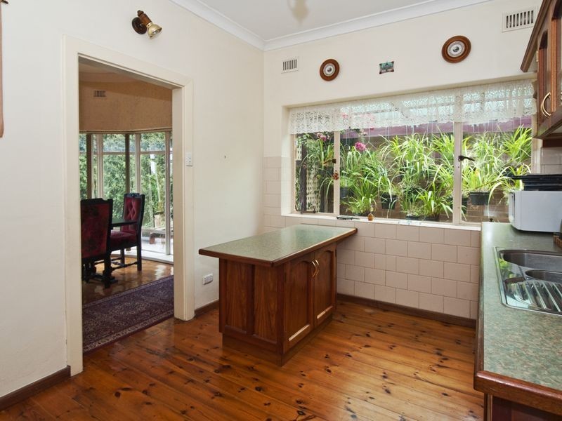 8 Kinsale Cresent, Marino SA 5049
