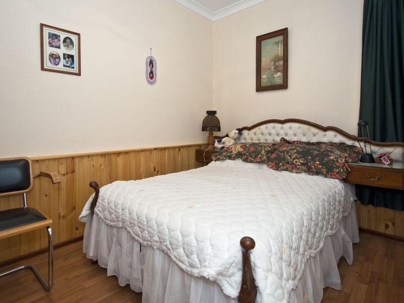 8 Kinsale Cresent, Marino SA 5049