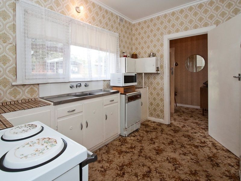 1 Kinsale Cresent, Marino SA 5049