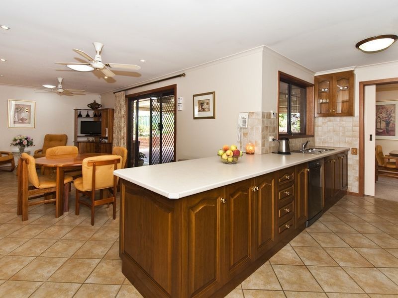 41 Moor Crecent, Hallett Cove SA 5158