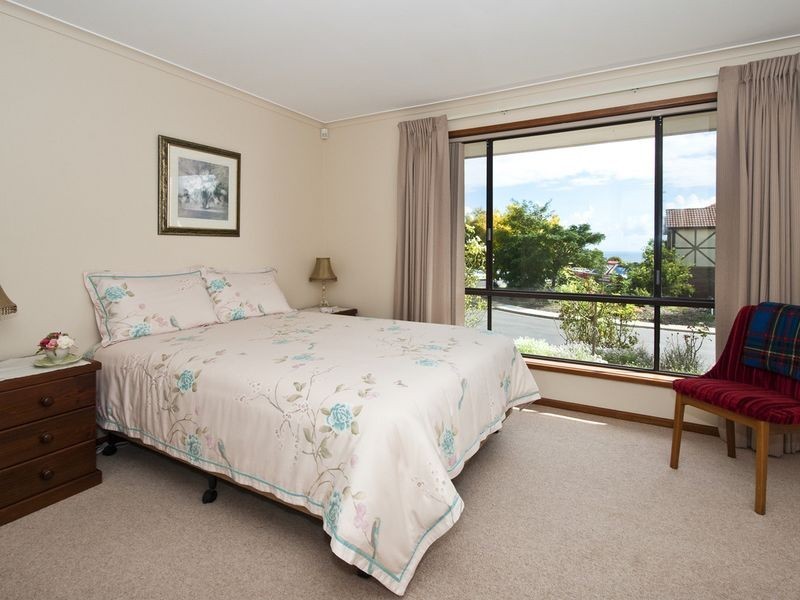 41 Moor Crecent, Hallett Cove SA 5158