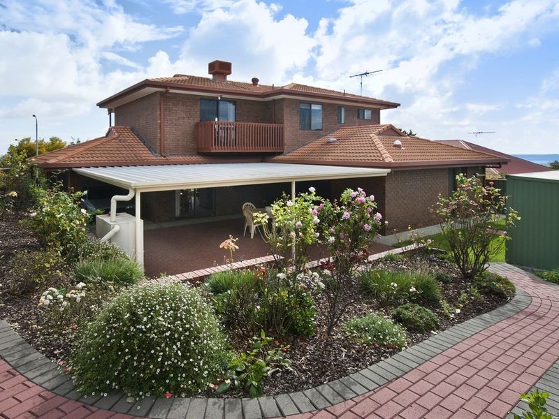 41 Moor Crecent, Hallett Cove SA 5158