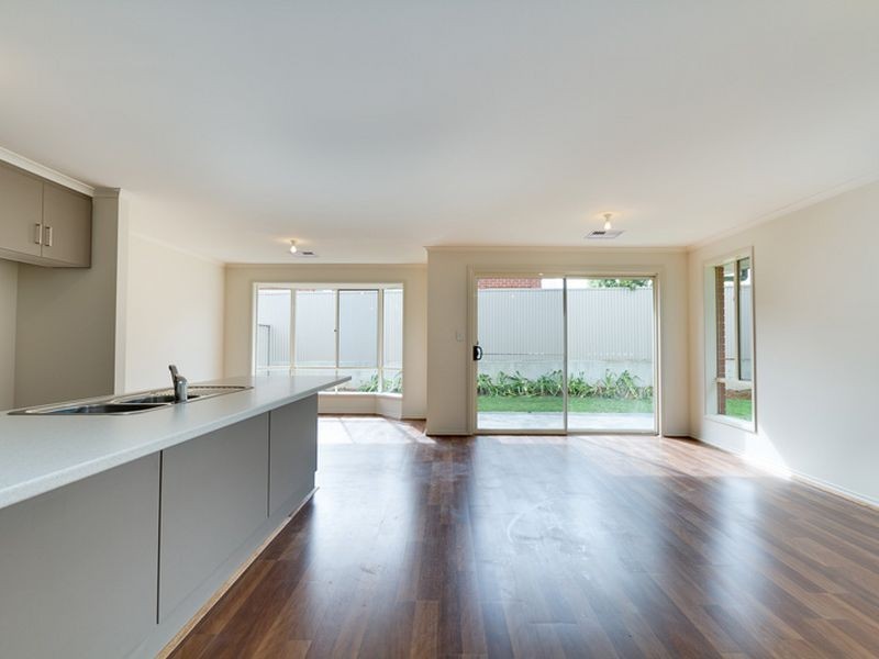 27 Raggatt Crescent, Mitchell Park SA 5043