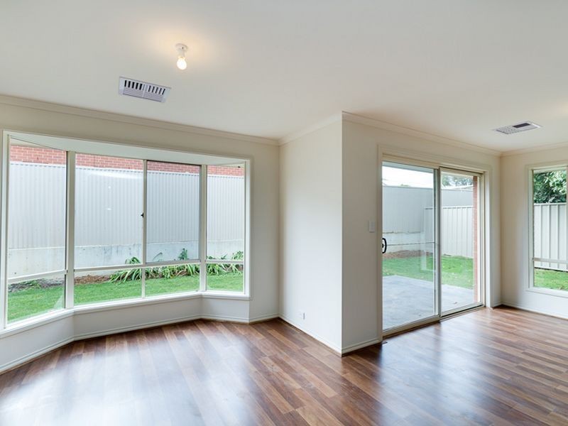 27 Raggatt Crescent, Mitchell Park SA 5043