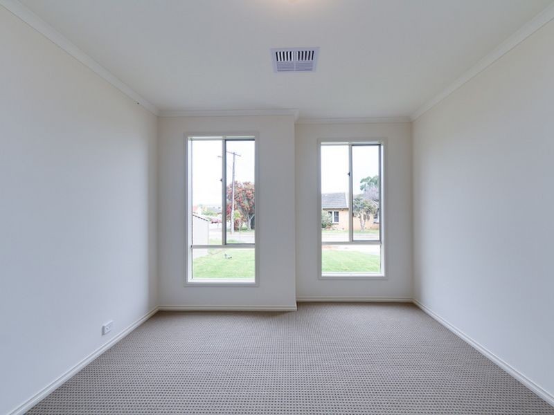 27 Raggatt Crescent, Mitchell Park SA 5043