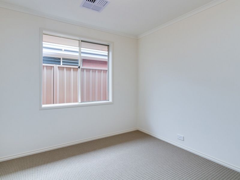 27 Raggatt Crescent, Mitchell Park SA 5043