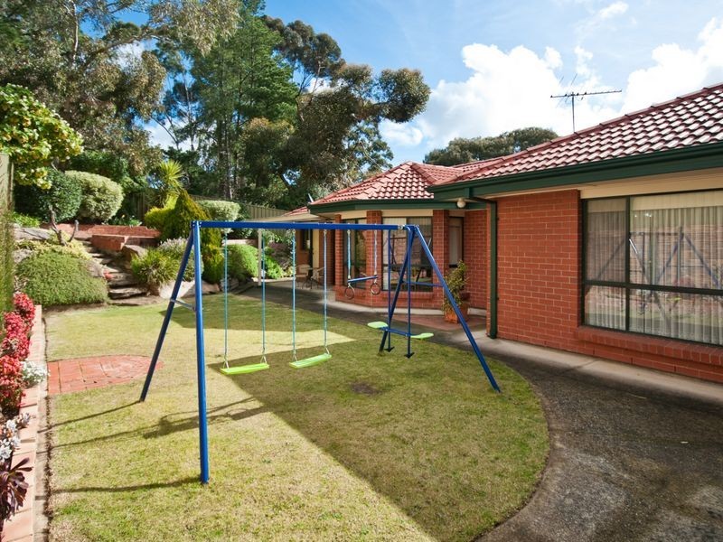 8 Dunalbyn Drive, Aberfoyle Park SA 5159