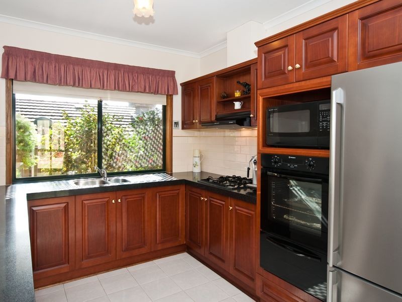 8 Dunalbyn Drive, Aberfoyle Park SA 5159
