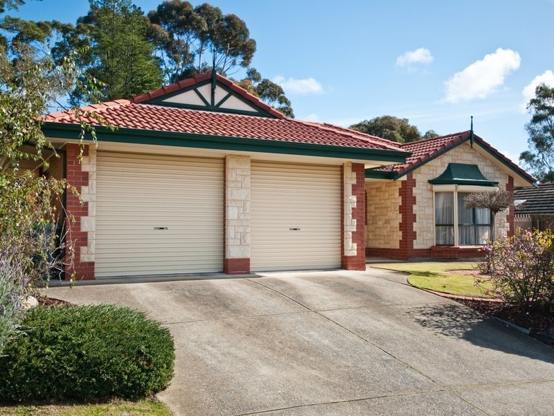 8 Dunalbyn Drive, Aberfoyle Park SA 5159