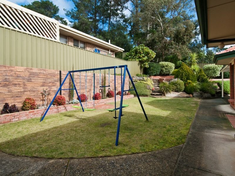 8 Dunalbyn Drive, Aberfoyle Park SA 5159