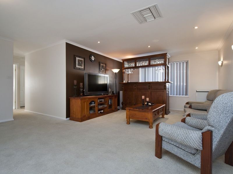 43 Lerunna Avenue, Hallett Cove SA 5158