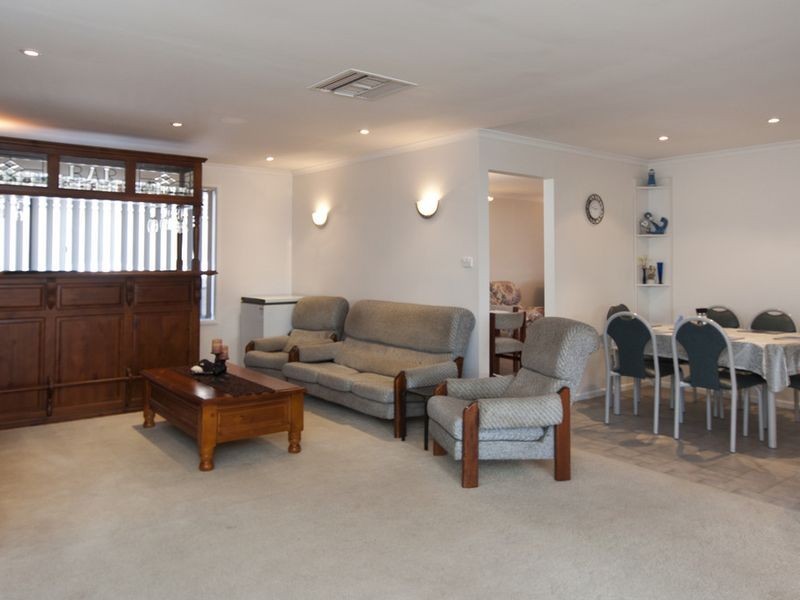 43 Lerunna Avenue, Hallett Cove SA 5158