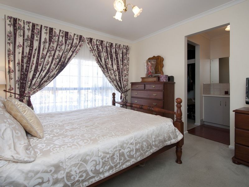 43 Lerunna Avenue, Hallett Cove SA 5158