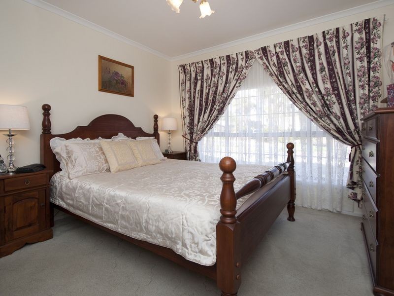 43 Lerunna Avenue, Hallett Cove SA 5158