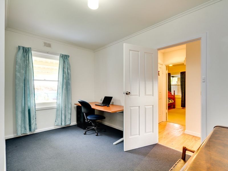 15 Thorne Crescent, Mitchell Park SA 5043