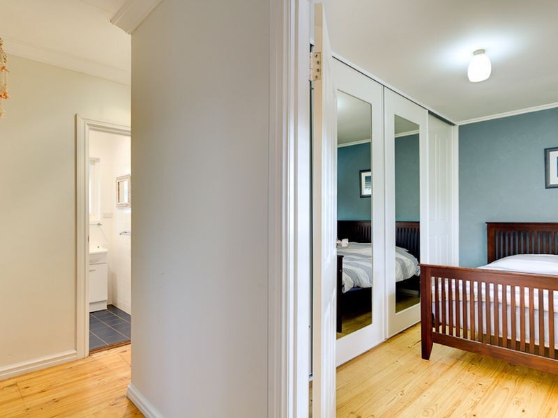 15 Thorne Crescent, Mitchell Park SA 5043