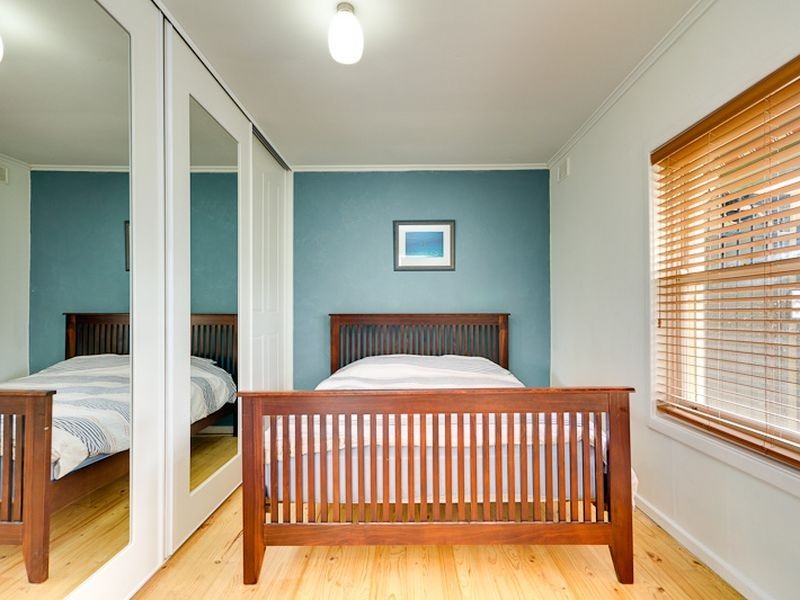 15 Thorne Crescent, Mitchell Park SA 5043