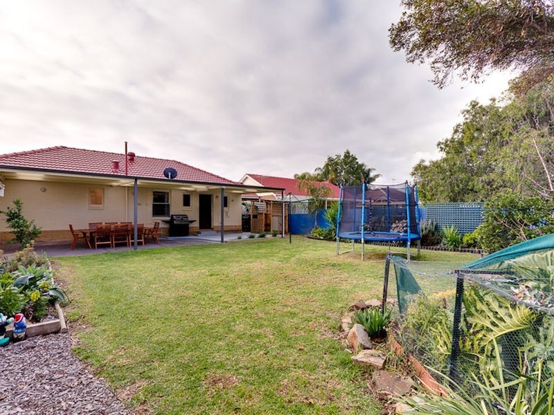 15 Thorne Crescent, Mitchell Park SA 5043