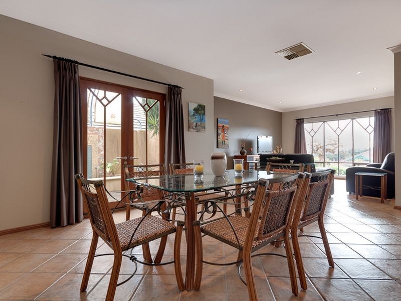 24 Gleneagles Road, Aberfoyle Park SA 5159