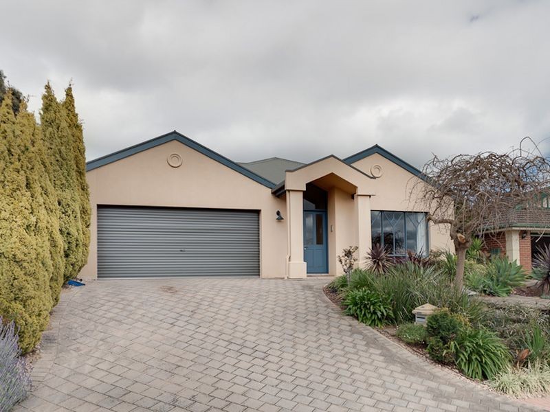 24 Gleneagles Road, Aberfoyle Park SA 5159