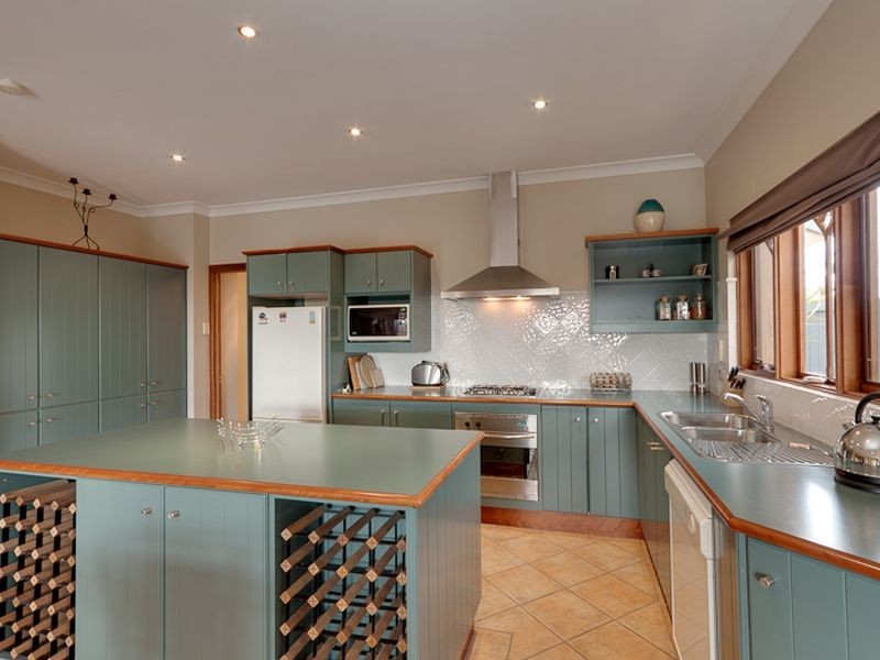24 Gleneagles Road, Aberfoyle Park SA 5159