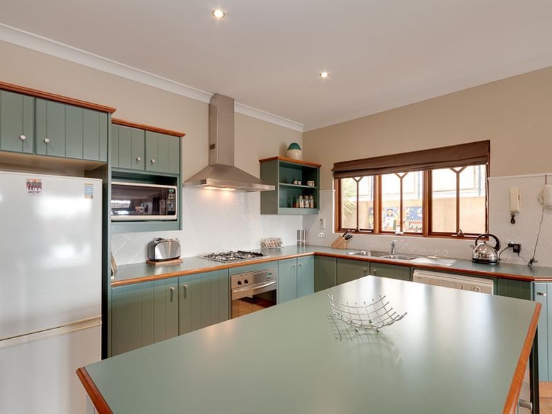 24 Gleneagles Road, Aberfoyle Park SA 5159