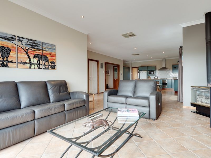 24 Gleneagles Road, Aberfoyle Park SA 5159