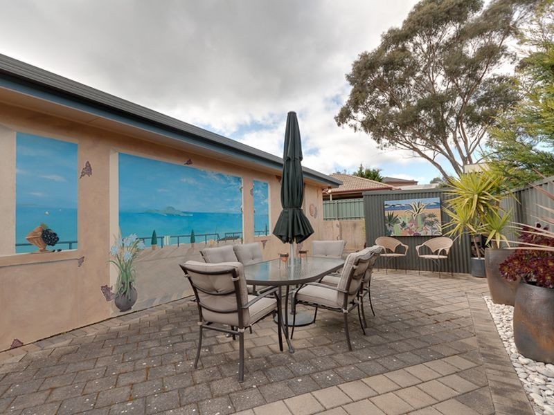 24 Gleneagles Road, Aberfoyle Park SA 5159