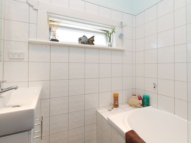 12 Caroona Avenue, Hove SA 5048