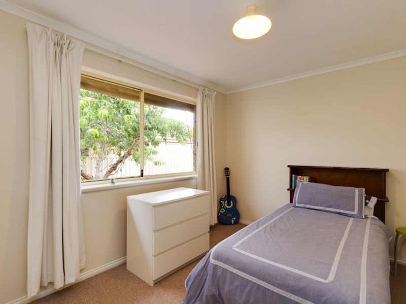 22 Scarborough Tce, Dover Gardens SA 5048