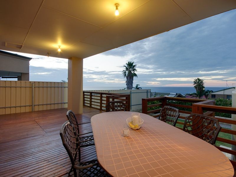 8A Wonggo Street, Hallett Cove SA 5158