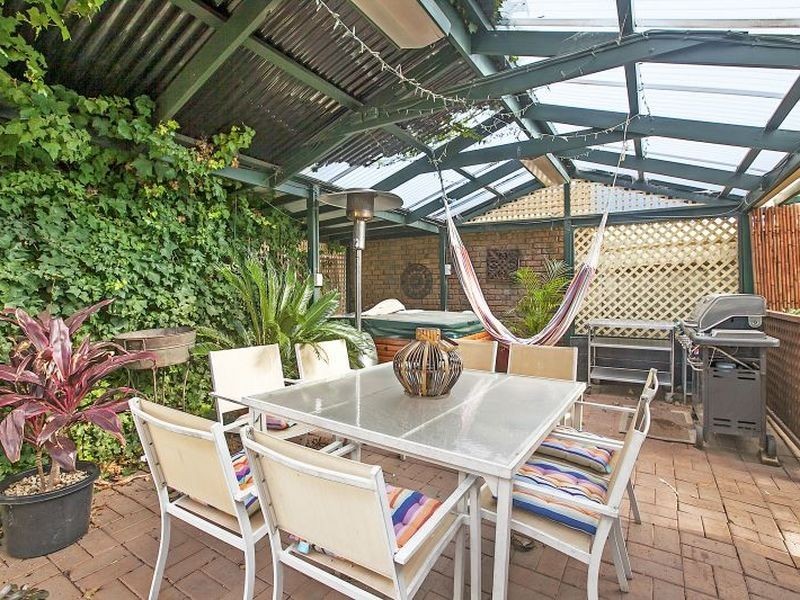 2 Inali Court, Hallett Cove SA 5158