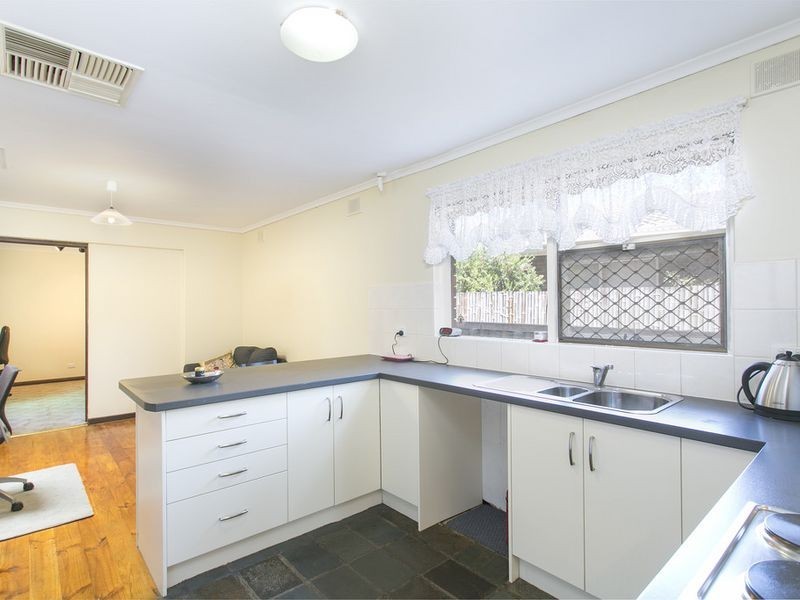 18 Greenview Drive, Grange SA 5022