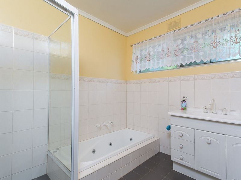 18 Greenview Drive, Grange SA 5022