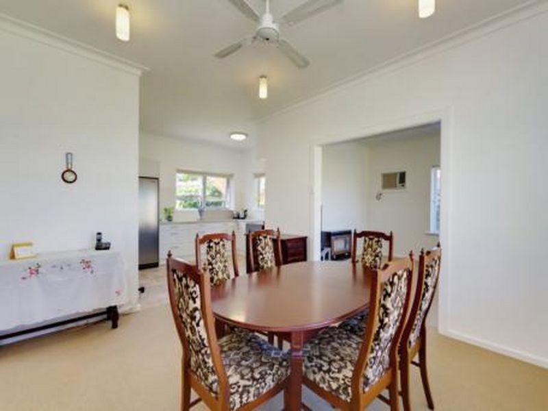 18 Brooklyn Ave, Glenelg North SA 5045