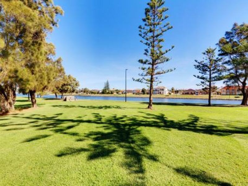 18 Brooklyn Ave, Glenelg North SA 5045