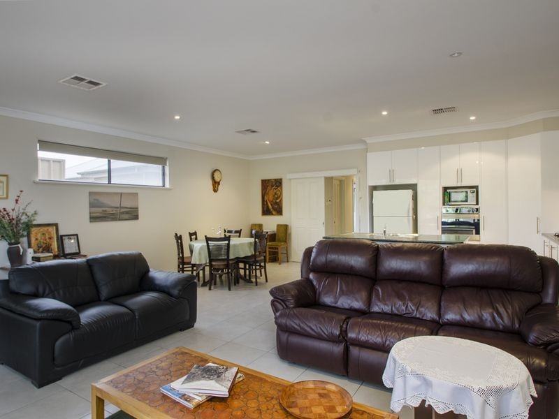 13A Dalkeith Avenue, Dover Gardens SA 5048